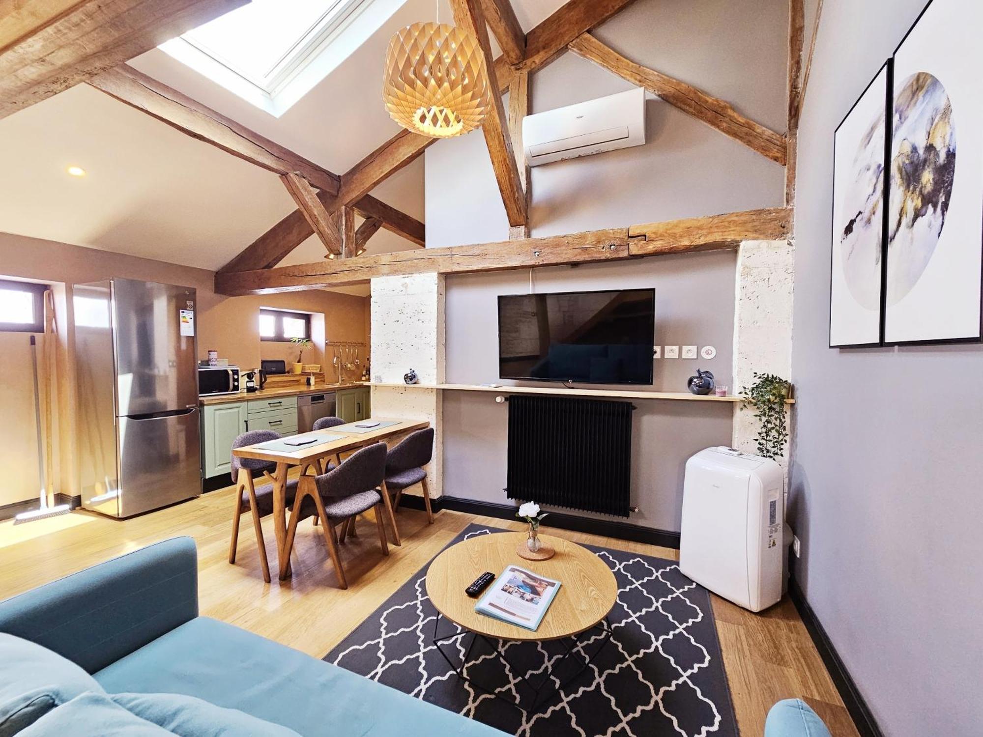 Meubles De L'Arsenal Coeur De Ville ! Angouleme Room photo