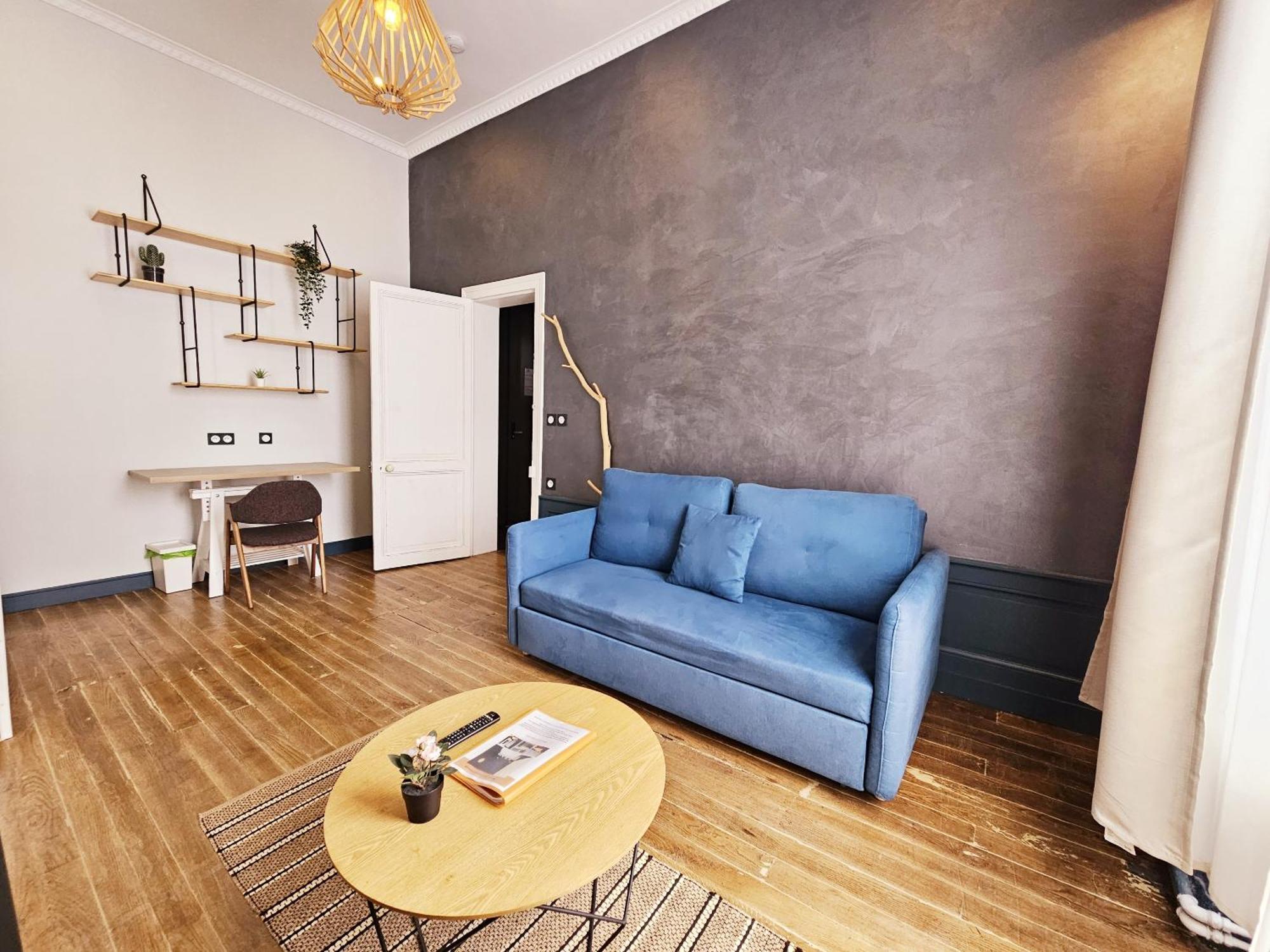 Meubles De L'Arsenal Coeur De Ville ! Angouleme Room photo